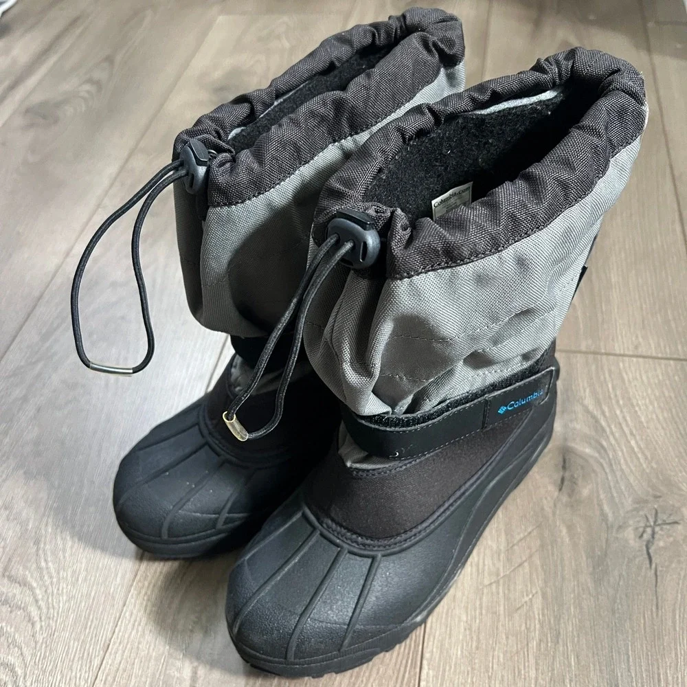 Columbia Powderbug Plus II KIDS Size 6 Waterproof Winter Snow Boots Black Gray